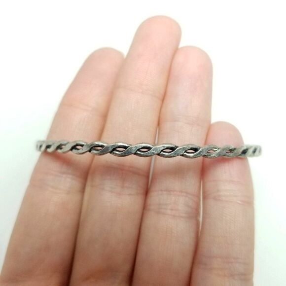 Vintage Silver Tone Bangle Bracelet, Flat Overlapping Design, Stacking Estate - Picture 1 of 6